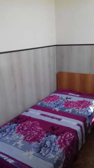Гостевой дом Guest House Zelenyi Dvorik Гагра Одноместный номер с видом на сад-3