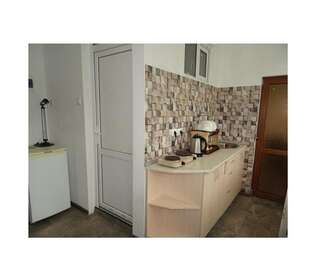 Гостевой дом Guest House Zelenyi Dvorik Гагра Четырехместный номер с балконом-3