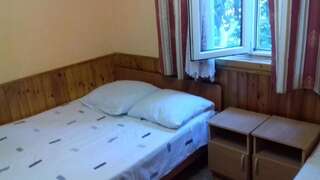 Гостевой дом Guest House Zelenyi Dvorik Гагра Стандартный трехместный номер-4