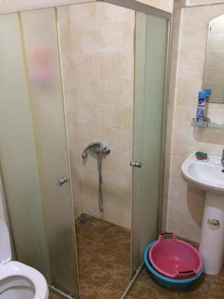 Гостевой дом Guest House Zelenyi Dvorik Гагра Стандартный трехместный номер-6